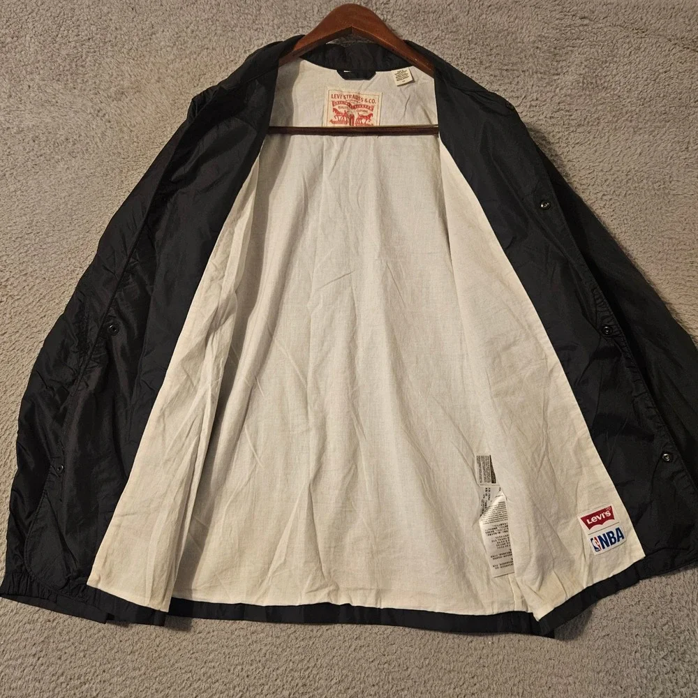 Levis NBA Chicago Bulls Coaches Jacket Mens Size Large Black Nylon Windbreaker
